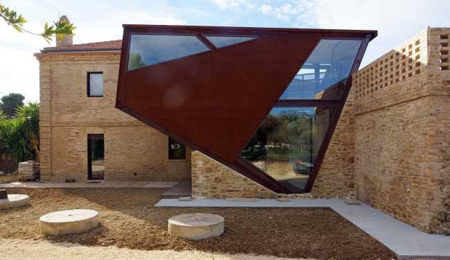 Expansion and recovery of a building